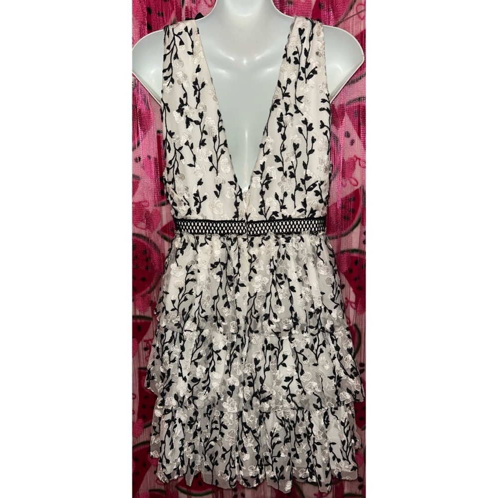 🤍🖤 Bardot Floral Ruffle Layered Dress - Picture 5 of 9